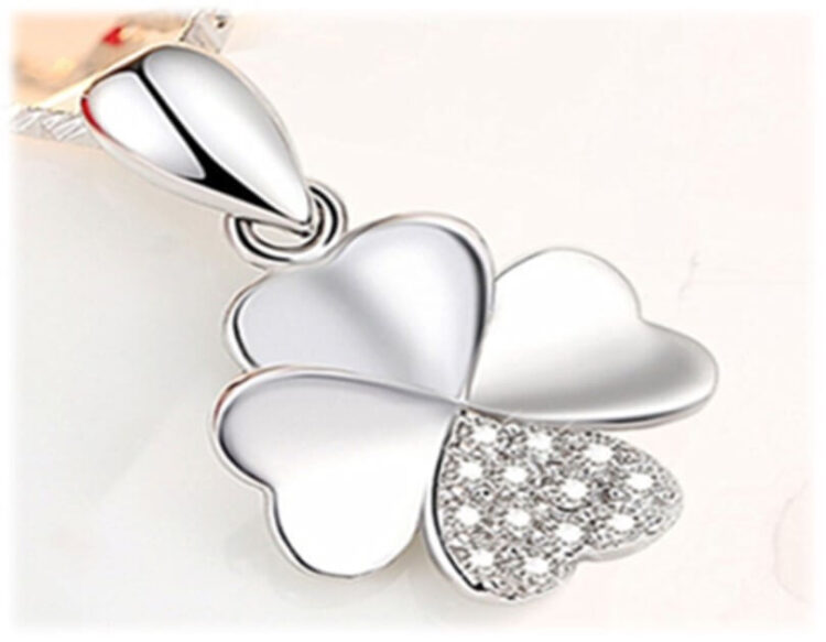 clover-diamantes-heart-pendant-necklace-rising shine-jewellery-jewelry-and-gifts-for-women-girls-present-gift-3